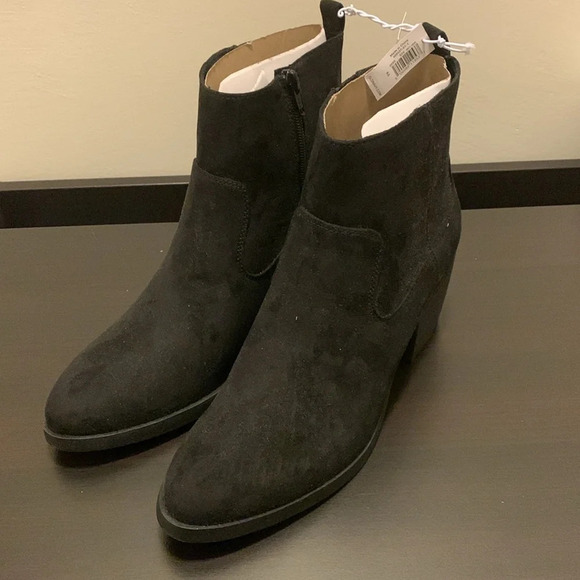 OLD NAVY Faux Suede Western Ankle Boots in Blackjack - Picture 7 of 14